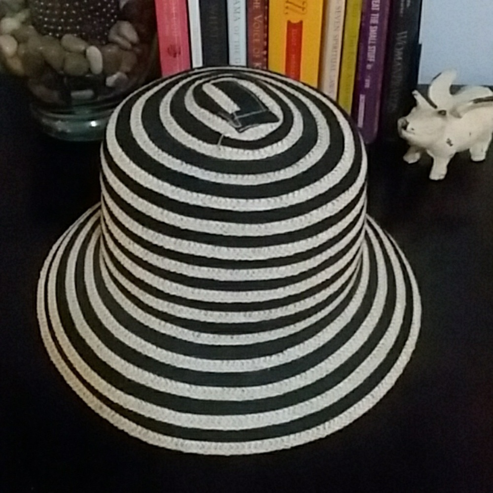 Black & Cream Striped Straw Sun Hat